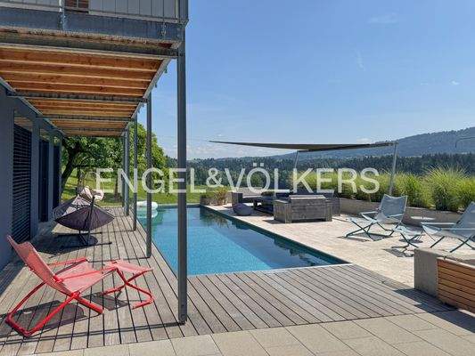 beheizter Pool mit Gegenstromanlage