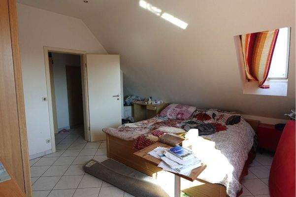 Schlafzimmer 2.OG links