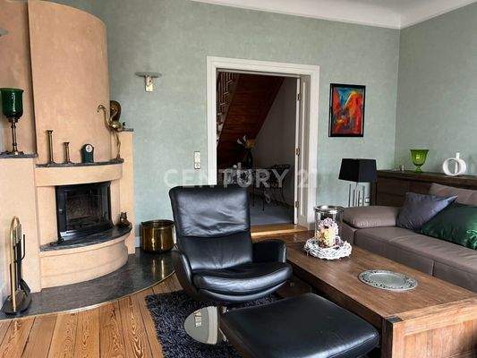 Wohnzimmer mit Kamin