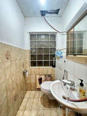 Wohnung EG rechts I Gäste-WC