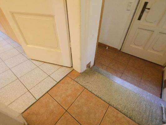  EG | FLIESENBÖDEN in Küche u. Flur - Nebeneingang
