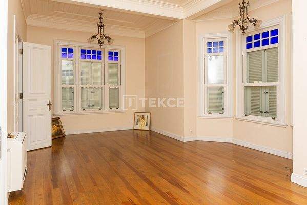 House with Detached Garden Close to Caddebostan Coast in Kadıköy