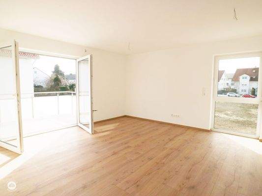 Wohn- Essbereich mit Balkonzugang