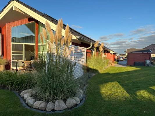 Wohnhaus und Garten sw