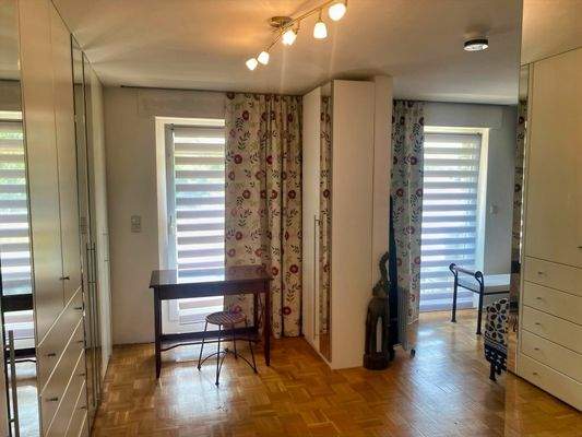 Ankleide / Zugang ins Schlafzimmer / 1. OG