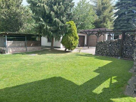 Blick Garten - Garagen