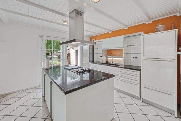 Küche mit Kochinsel