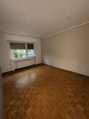 Leeres Zimmer mit Holzboden