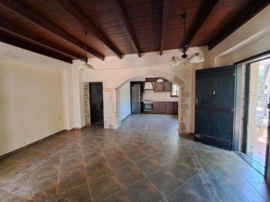 Kreta, Douliana: Renoviertes Steinhaus mit Pool und Garten zu verkaufen