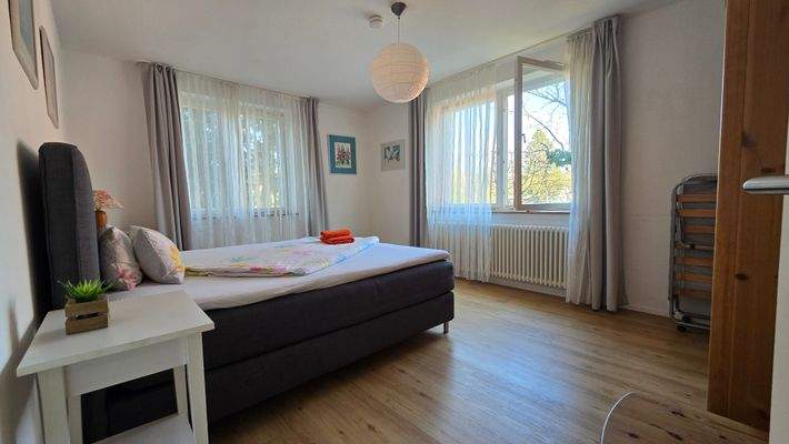 Schlafzimmer 1 im EG