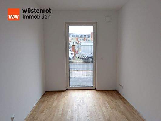 Schlafzimmer 2 mit Zugang zur Terrasse