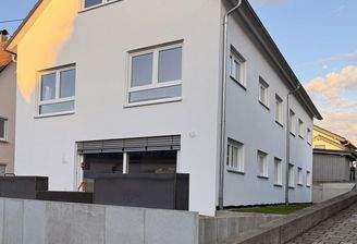 Neubau mit Terrasse