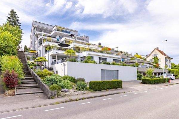 Terrassenhaus mit Lift und Einstellhalle an bester Wohnlage