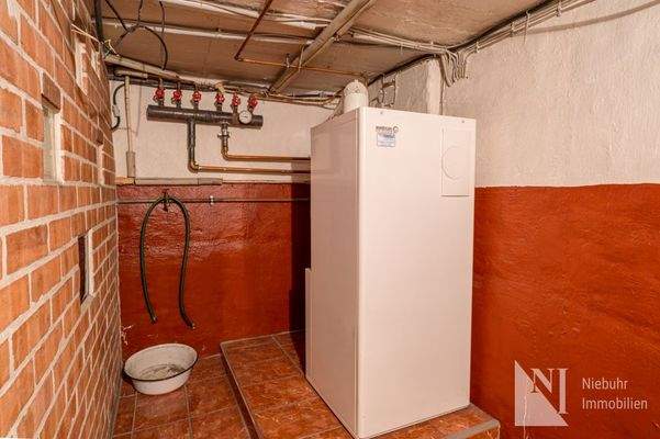 Neuwertige Gasheizung im Keller