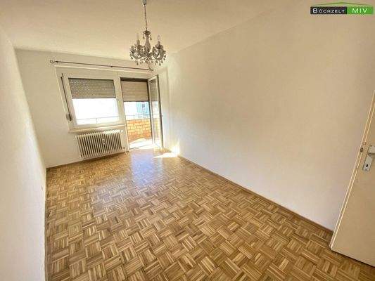 Zimmer mit Ausgang auf den Balkon