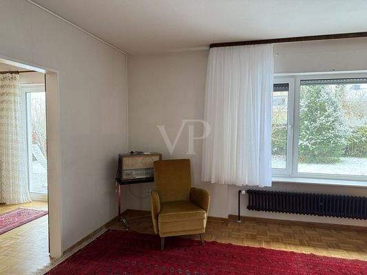 Wohnzimmer mit Blick ins Esszimmer