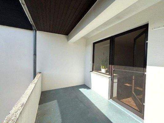 Balkon, rechts Zimmer 1