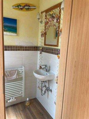 Separates Gäste-WC!