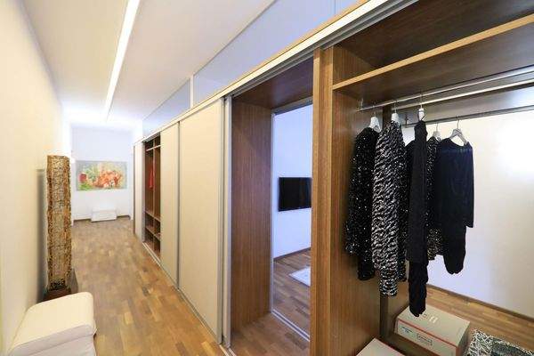 Schrankwand zum Gang