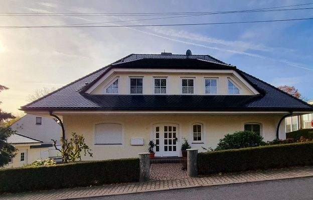 Hausansicht von der Straße