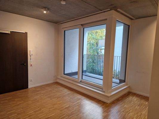 Zimmer mit Balkon.jpg