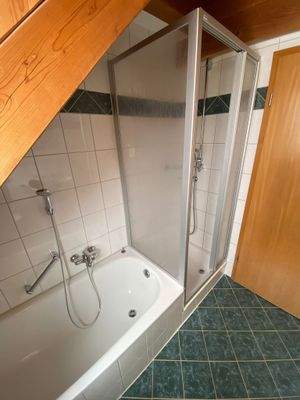 Badewanne u. Dusche
