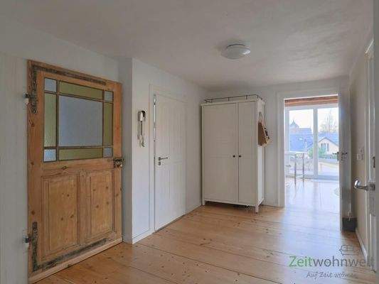 großer Wohnungsflur