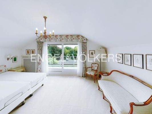 Hauptschlafzimmer mit Balkon