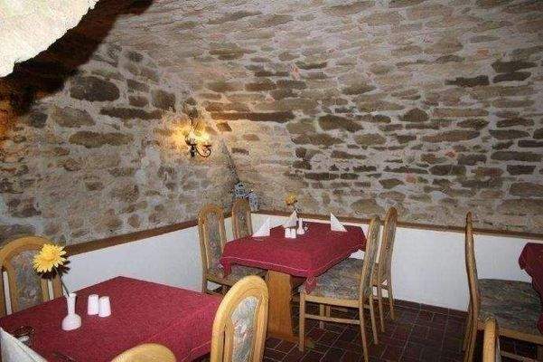 Weinkeller mit ca. 25 Sitzplätzen 