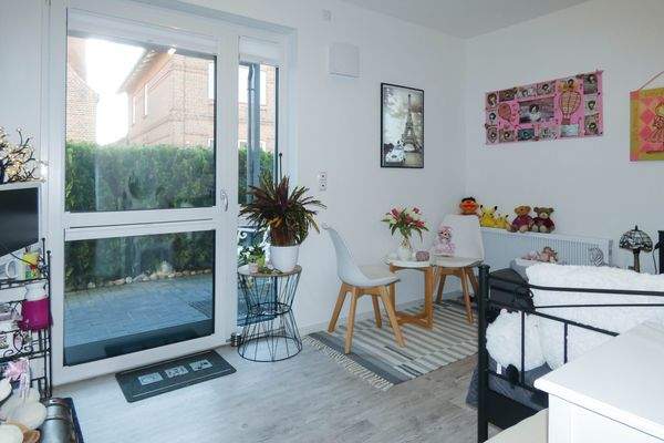 mit Terrassenausgang