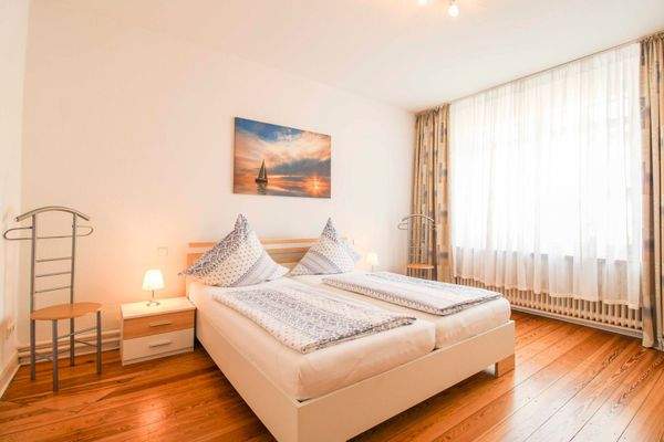 Schlafzimmer 1 2. WE