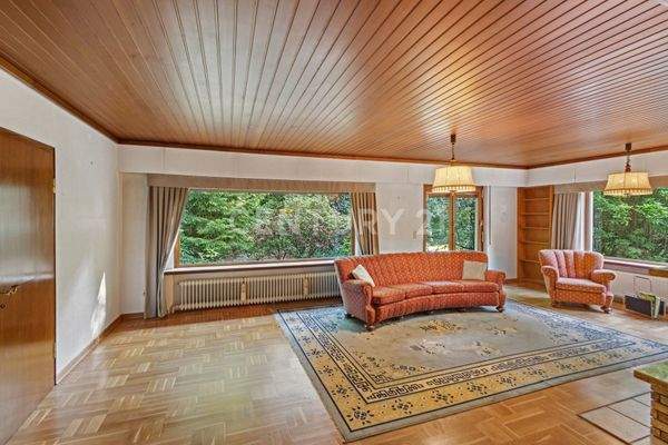 Wohnzimmer mit Kamin