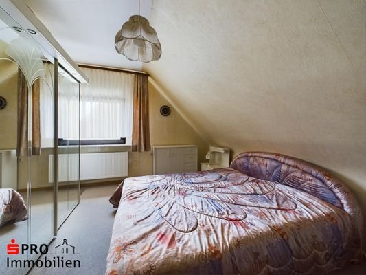 Schlafzimmer DG