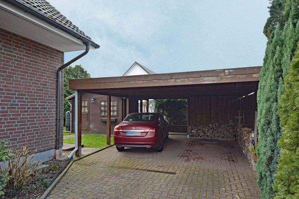 Carport direkt am Haus