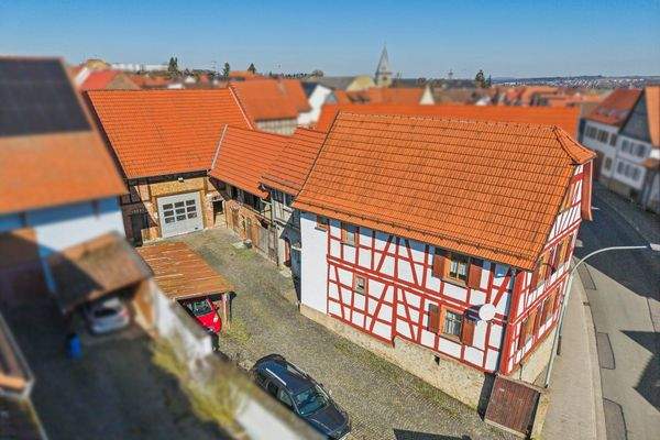 Drohnenaufnahme Wohnhaus, Hof und Scheune