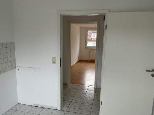 Küche Blick zum Flur