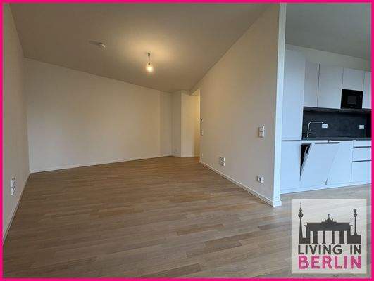 Wohnzimmer mit offener Küche 