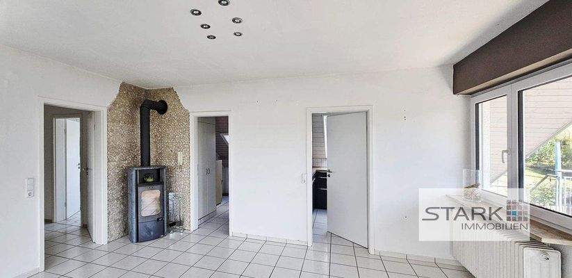 DG Wohnzimmer mit Kaminofen.jpg