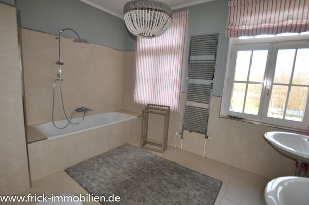 35-Bad-WC Vorderhaus OG.JPG
