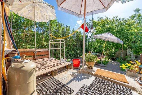 ...mit gemütlichem Plätzchen zum Sonnen und Entspannen