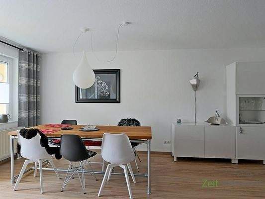 Esstisch und Schrankwand