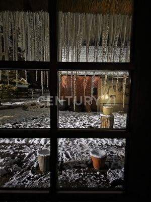 Impression Winterstimmung - drinnen lodert der Kamin