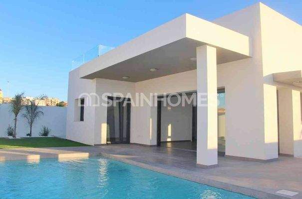 3-Bedroom Villas with Private Pool in Alicante Rojales