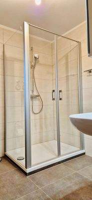 Badezimmer mit Dusche