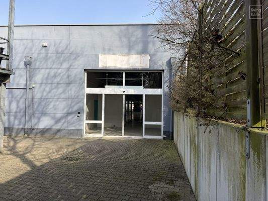 Zugang Rückseite/Stellplätze