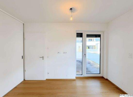 Schlafzimmer mit Balkon-Zugang