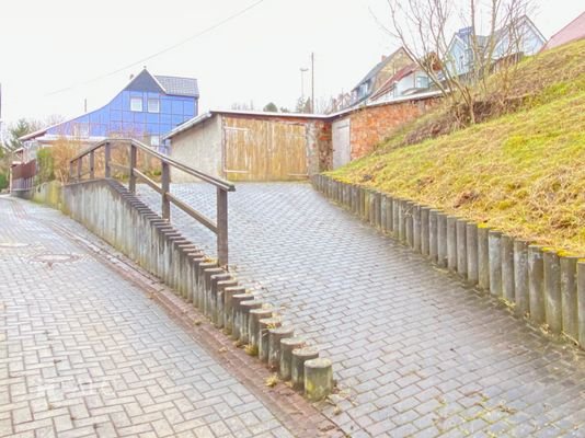 Garage mit Nebengelass