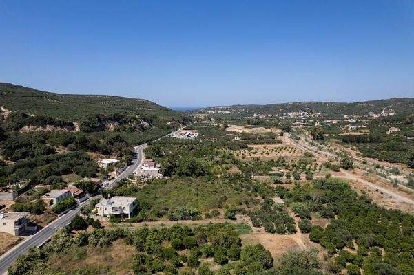 Kreta, Tavronitis: Zeitgenössisch eingerichtete Villa mit Pool zu verkaufen