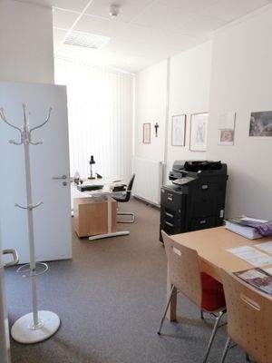 Büroraum-03-15qm mit Tür zu Büro-02