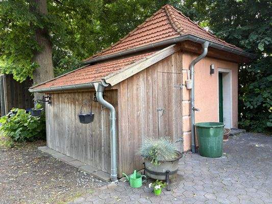 Nebengebäude mit ausgebautem Wohnraum